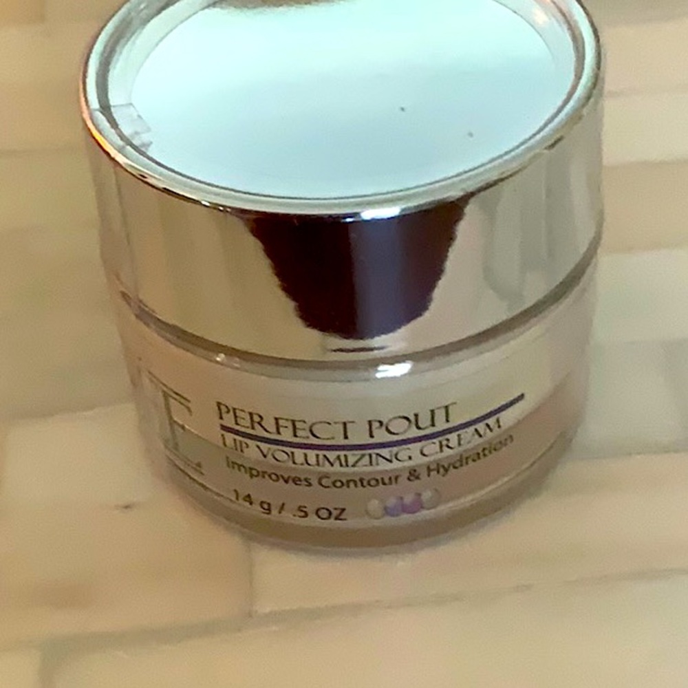 Elysee Cosmetics Perfect Pout Lip Volumizing Cream